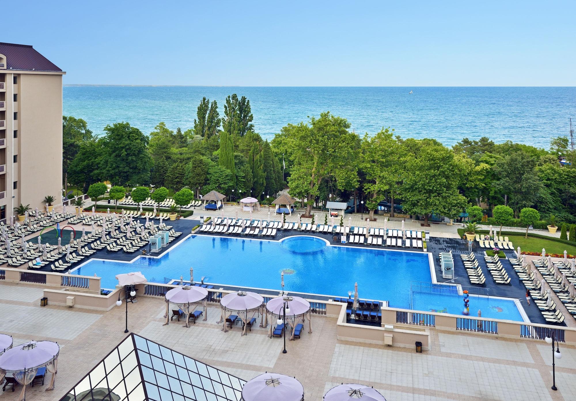 Melia Grand Hermitage All Inclusive Golden Sands Bagian luar foto The swimming pool at the hotel
