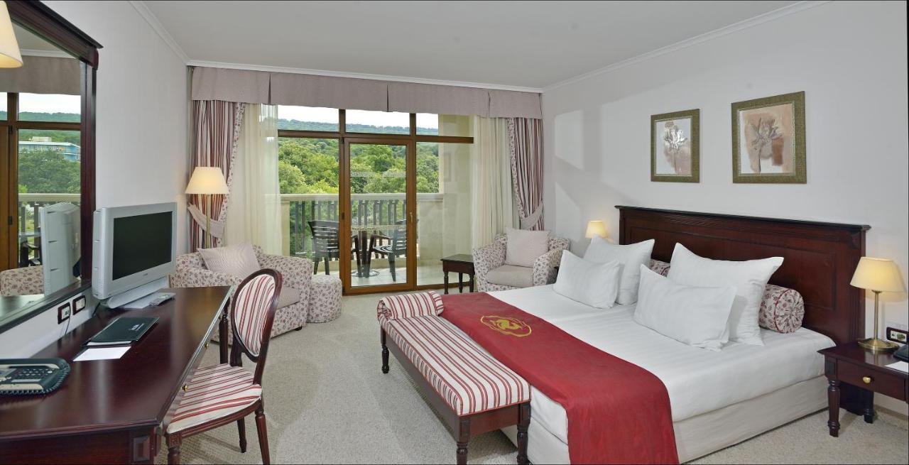 Melia Grand Hermitage All Inclusive Golden Sands Bagian luar foto A room at the hotel