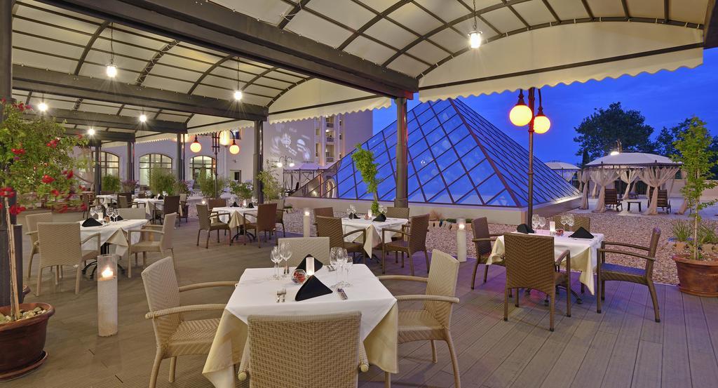 Melia Grand Hermitage All Inclusive Golden Sands Bagian luar foto Restaurant at the Louvre