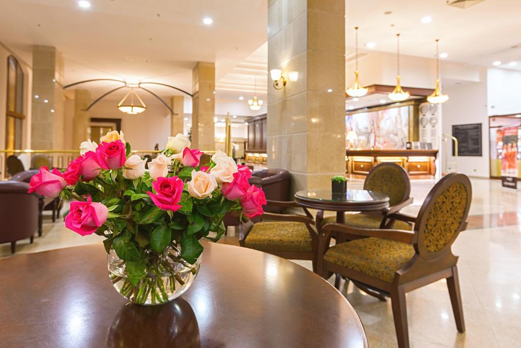 Melia Grand Hermitage All Inclusive Golden Sands Bagian luar foto The lobby of the hotel