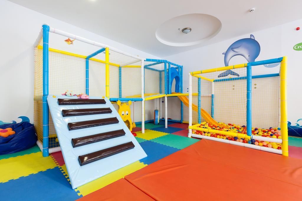Melia Grand Hermitage All Inclusive Golden Sands Bagian luar foto An indoor playground