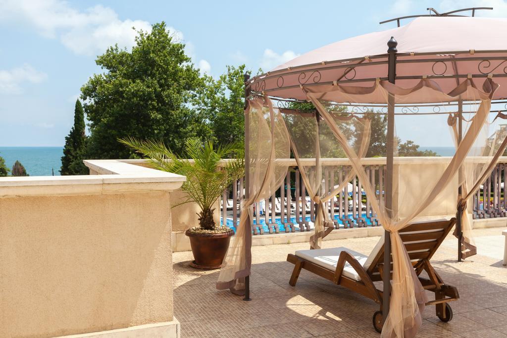 Melia Grand Hermitage All Inclusive Golden Sands Bagian luar foto The hotel's rooftop