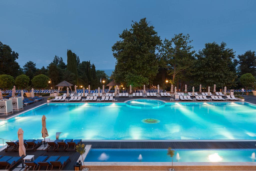 Melia Grand Hermitage All Inclusive Golden Sands Bagian luar foto The swimming pool at the hotel
