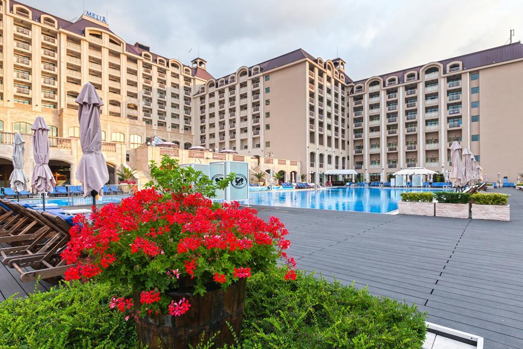 Melia Grand Hermitage All Inclusive Golden Sands Bagian luar foto The hotel's swimming pool