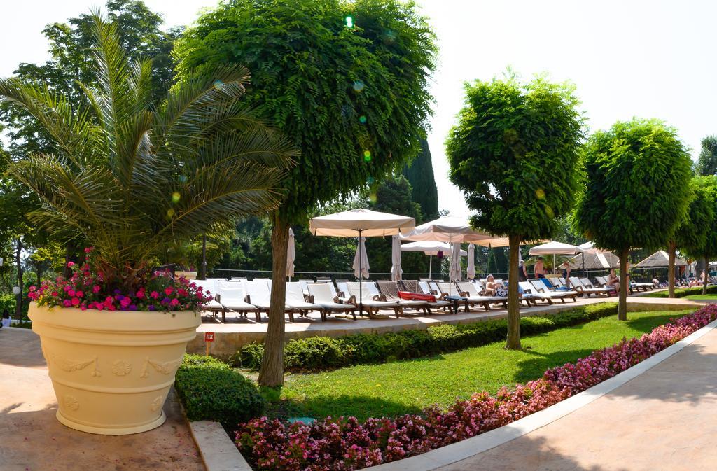 Melia Grand Hermitage All Inclusive Golden Sands Bagian luar foto The pool area