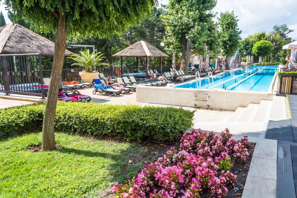 Melia Grand Hermitage All Inclusive Golden Sands Bagian luar foto The swimming pool at the hotel