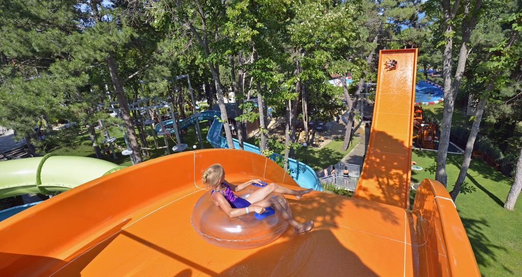 Melia Grand Hermitage All Inclusive Golden Sands Bagian luar foto The water park at the Great Wolf Lodge in Grand Opening 2014