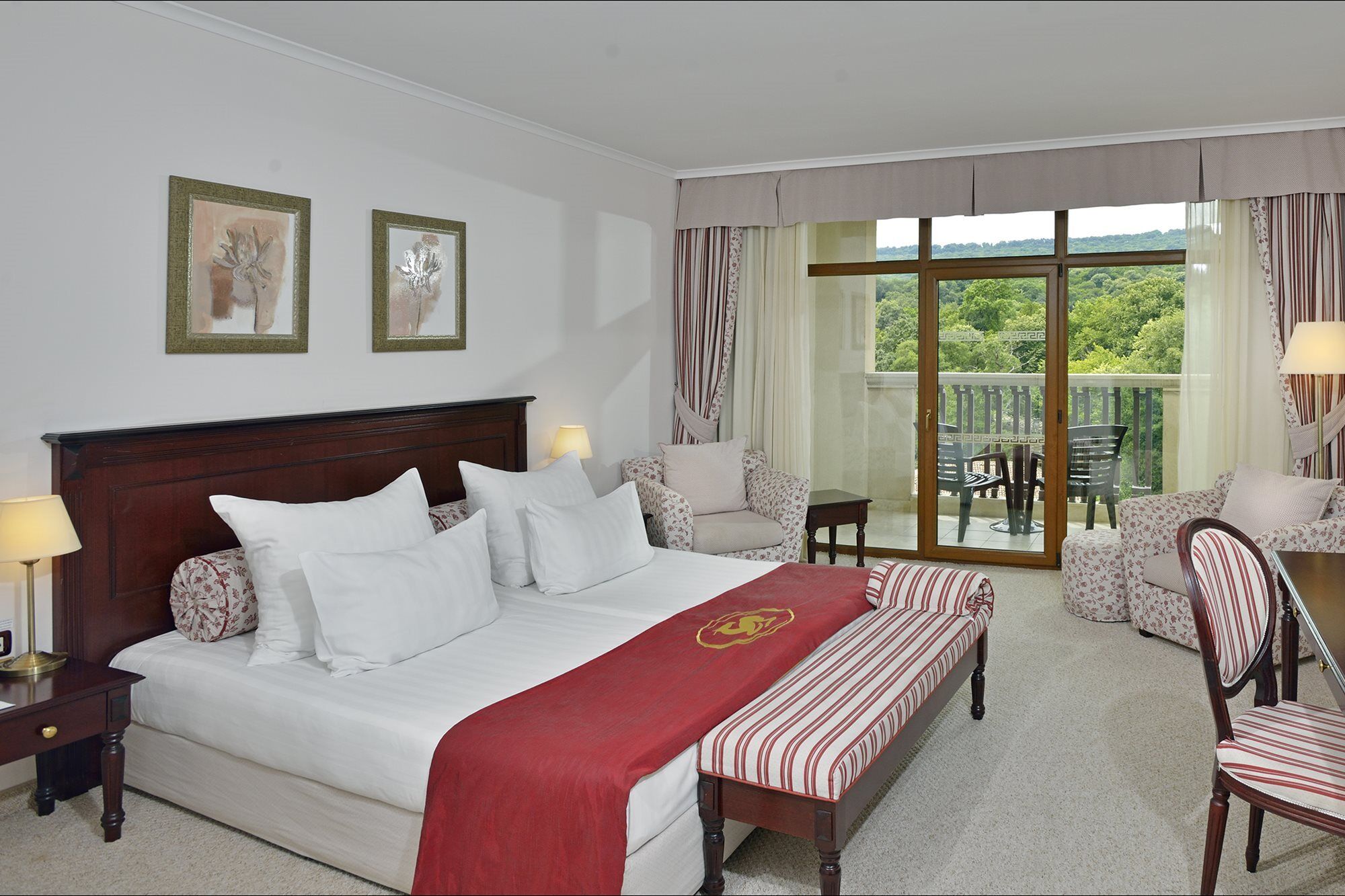 Melia Grand Hermitage All Inclusive Golden Sands Bagian luar foto A room at the hotel
