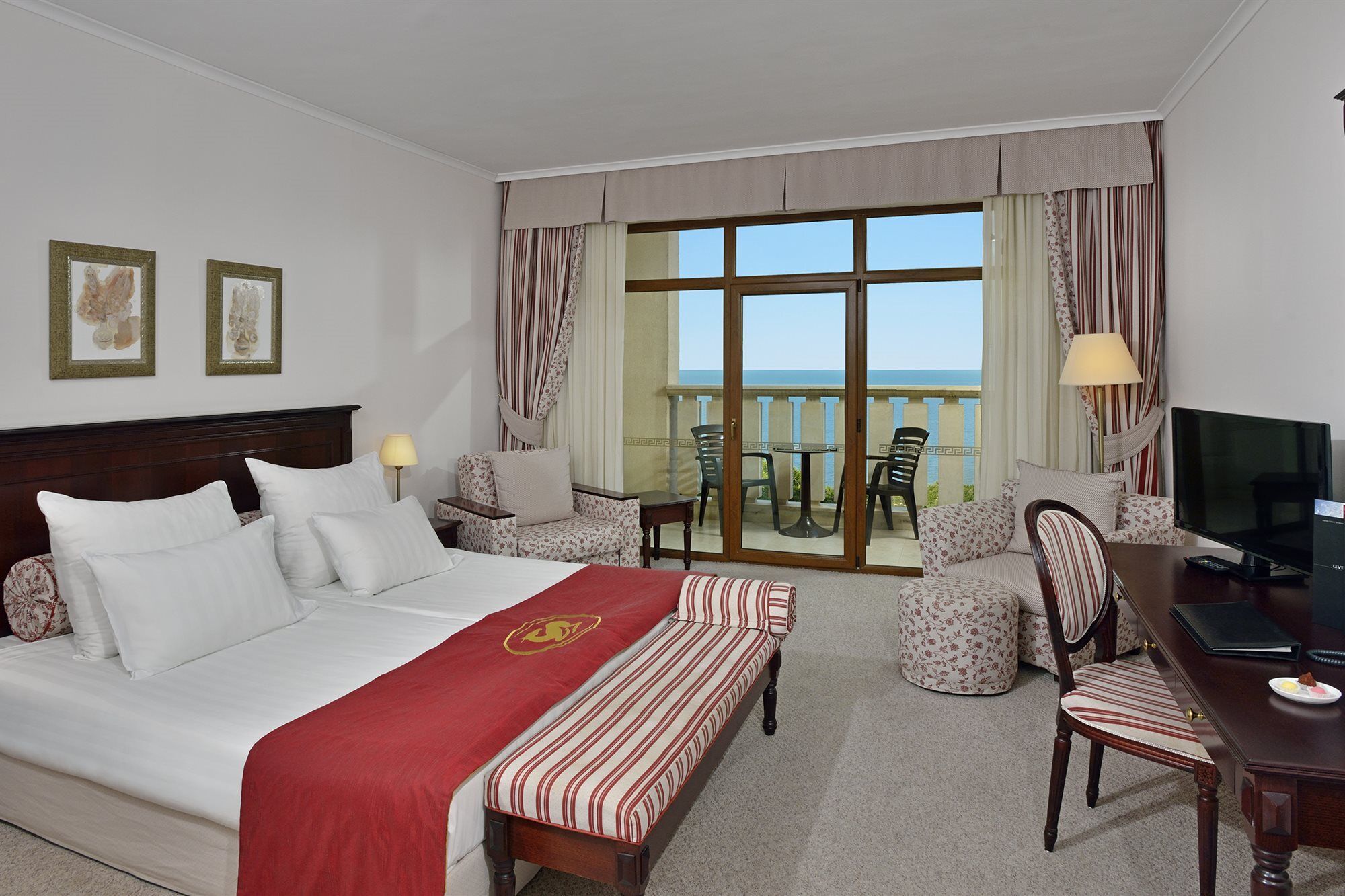 Melia Grand Hermitage All Inclusive Golden Sands Bagian luar foto A room at the hotel