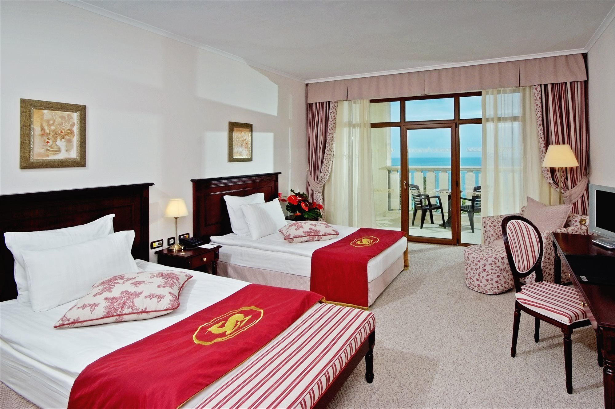 Melia Grand Hermitage All Inclusive Golden Sands Bagian luar foto A room at the Grand Hotel
